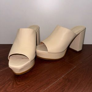 Schutz Nelia Clog Mule Platform 6.5